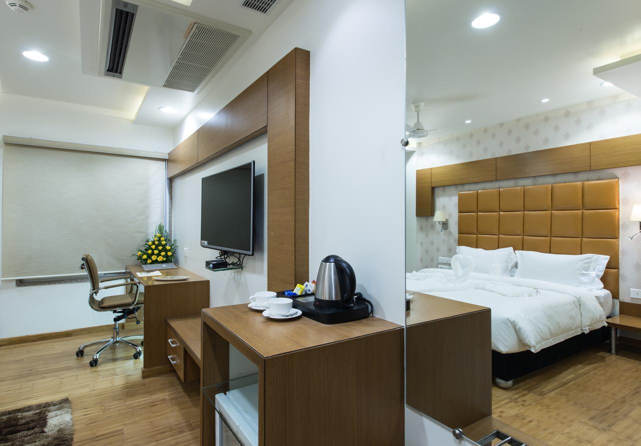 Hotel Atishay Bhopal Esterno foto
