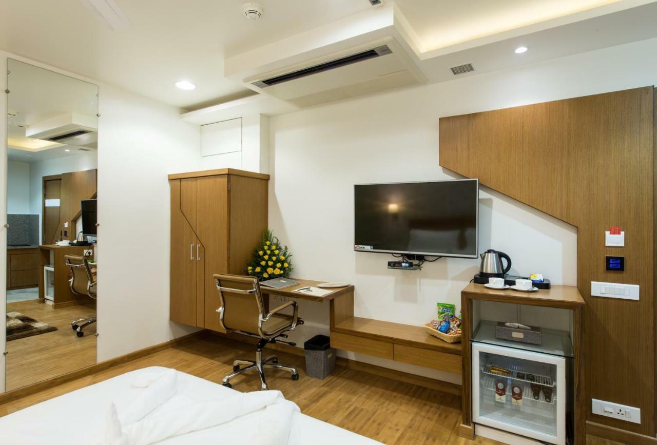 Hotel Atishay Bhopal Esterno foto