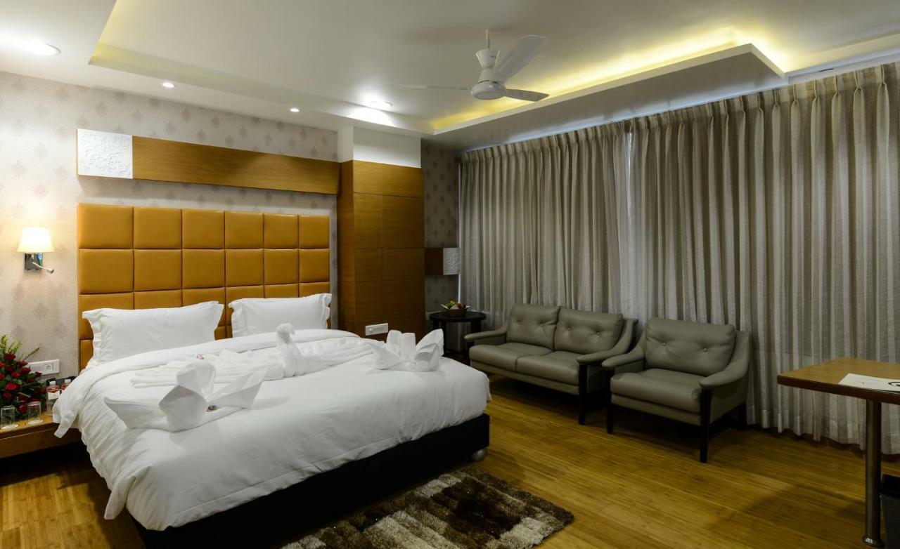 Hotel Atishay Bhopal Esterno foto