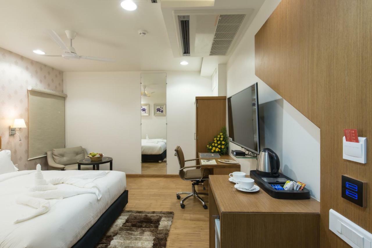 Hotel Atishay Bhopal Esterno foto